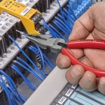 SZCZYPCE UNIWERSALNE Z OSTRO ZAKOŃCZONYMI SZCZĘKAMI PCV 145M