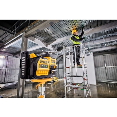 LASER LINIOWY 3-PŁASZCZYZNOWY 12/18V  ZIE. WIĄZKA XR 1*2.0AH
