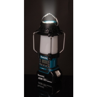 ODBIORNIK RADIOWY Z LAMPĄ I LATARKĄ 18V FM BLUETOOTH USB